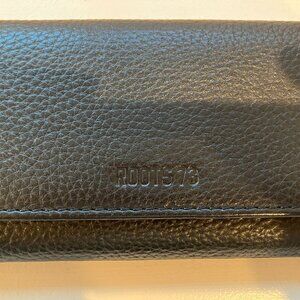 ROOTS 73 BLACK PEBBLE LEATHER WALLET - WOMEN'S